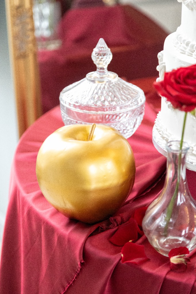 LM La Déco for Party - Pomme dorée et accessoires féeriques