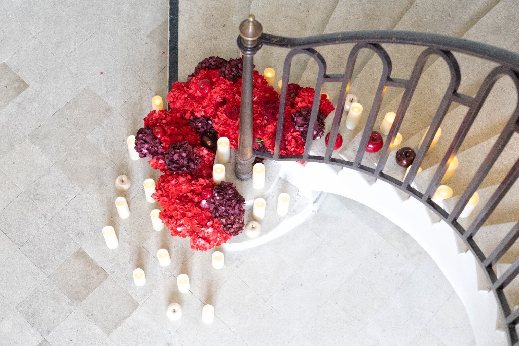 LM La Déco for Party - Décoration florale escalier vue d'en haut
